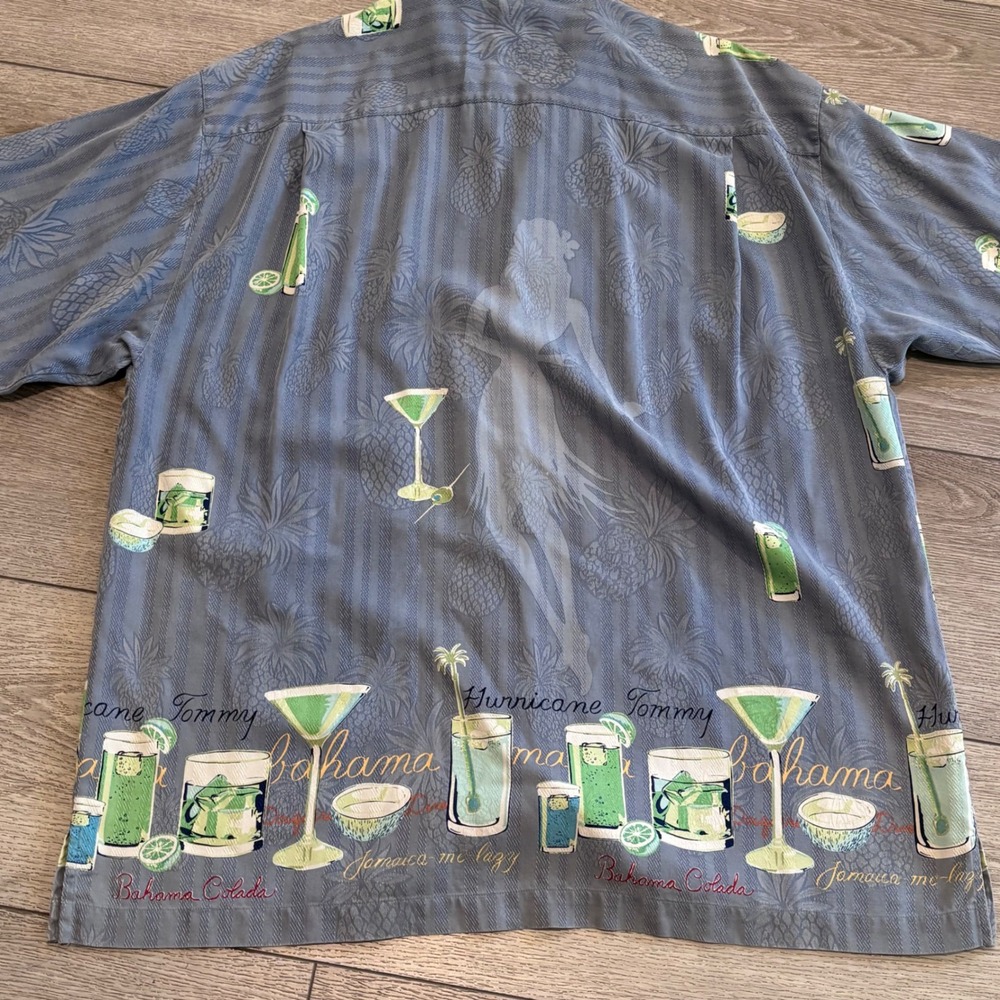 Tommy Bahama Silk Button Down Mens Large Blue Cocktail Pineapple Hula Camp Shirt - Picture 7 of 8